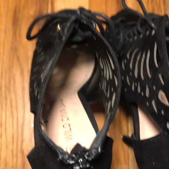 Black laced heels - Picture 3 of 5